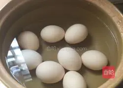 Illustration of how to make spiced tea eggs 1