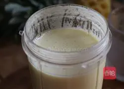 Illustration of how to make pineapple and cucumber juice 3