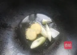 Illustration of how to make mushroom, fungus and chicken leg soup 2