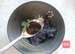 Illustration of how to make fresh meat wontons 7