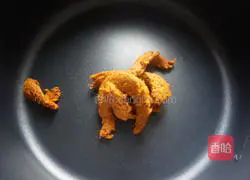 Illustration of how to make Thai coconut fish curry without adding a drop of water 2