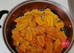 Illustration of how to make pumpkin rolls 2