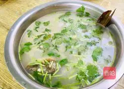 Illustration of how to make braised crucian carp 14