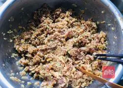 Illustration of how to make kohlrabi meat dumplings 11