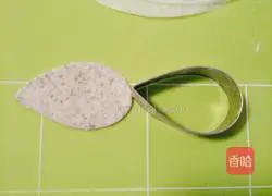 Illustration of how to make fat-headed fish steamed buns 4