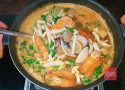 Seafood Tom Yum Soup Recipe Illustration 12