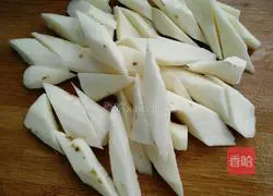 Illustration of how to make yam and peanut tube bone soup 11