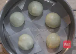 Illustration of how to make salted egg yolk and meat floss green dumplings 13