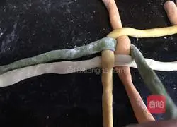 Illustration of how to make hydrangea steamed buns 6