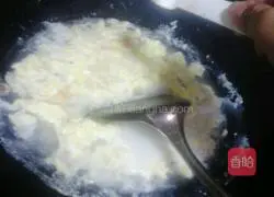 Illustration of how to make egg soup 5