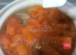 Cantonese-style tomato and potato ribs soup recipe 8