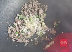 Illustration of how to make minced meat vermicelli 5