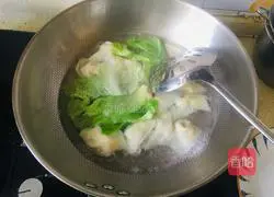 Illustration of how to make dry red oil wontons 3