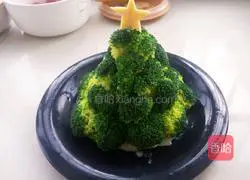 Illustration of how to make Christmas tree salad 14