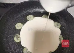 Illustration of how to make cucumber pancakes 8
