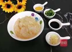 Illustration of how to mix shredded jellyfish 1