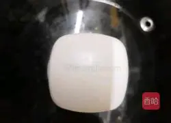 Illustration of how to make Wuyun Yingyue (seaweed and egg noodle soup) 1 