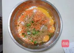 Illustration of how to make shredded carrot pancakes 6