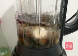 Illustration of how to make black sesame, walnut and yam drink 3