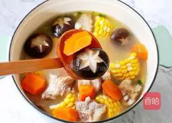 Illustration of how to make mushroom, corn and pork ribs soup 15