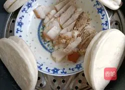 Illustration of how to make steamed pork with cured sauce 3