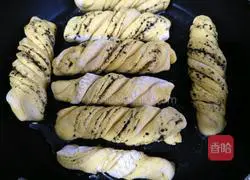 Recipe for fried salt and pepper and black sesame pumpkin rolls Illustration 17