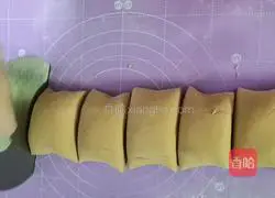 Illustration of how to make brown sugar blossom steamed buns 4