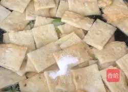 Illustration of how to make fish cake soup 10