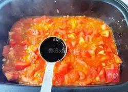 Illustration of how to make tomato, cucumber and scrambled eggs 10