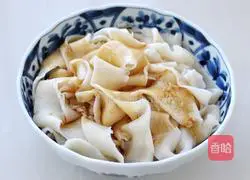 Illustration of how to make noodles with oil splash 8