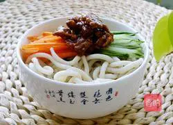 Illustration of how to make noodles with egg sauce 9