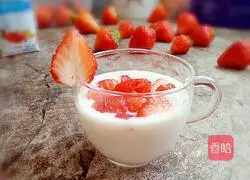 Illustration of how to make strawberry yogurt cup 6