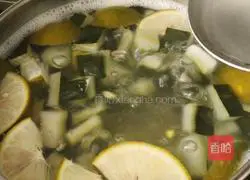 Illustration of how to make lemon, winter melon and rose tea 7