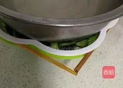 Illustration of how to make pickled cucumber 3