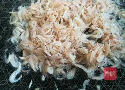 Illustration of how to make lettuce leaf stuffed buns 4