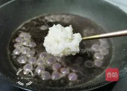 Recipe for glutinous rice and purple sweet potato ball soup Illustration 9
