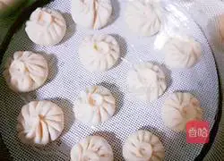 Illustration of how to make Xiao Long Bao 10