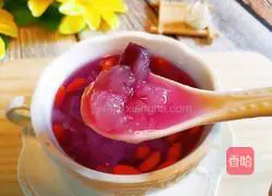 Illustration of how to make purple sweet potato and white fungus soup 1