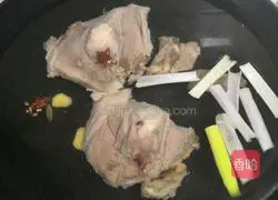 Illustration of how to make cabbage and pork ribs soup 3