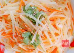 Illustration of how to make delicious potato shreds 12