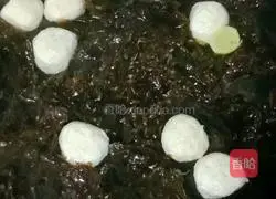 Seaweed, meatballs and egg drop soup Illustration of how to do it 8