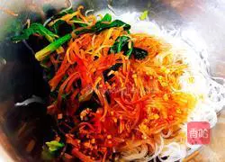 Illustration of how to make cold spinach vermicelli 9