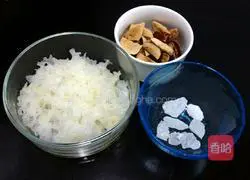 Illustration of how to make rock sugar, white fungus and red date soup 3