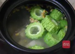 Soybean and Bitter Melon Bone Soup Recipe Illustration 6