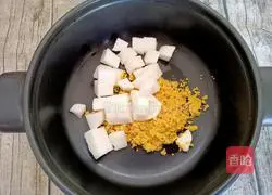 Illustration of how to make healthy yam and millet soup 4