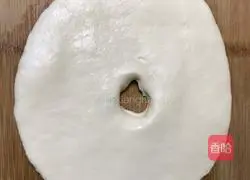 Illustration of how to make longevity noodles (one noodle) 5