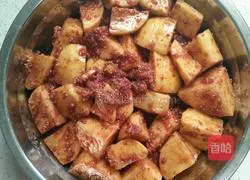 Illustration of how to make steamed pork with fermented bean curd and powder 6