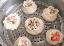 Illustration of how to make siomai 12