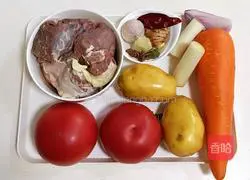 Illustration of how to make tomato, potato and beef brisket soup 1