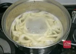 Illustration of how to make beef noodles in clear soup 8
